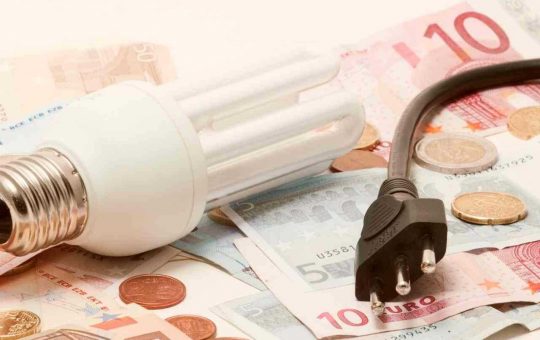 come risparmiare su gas e luce - finanzamoney.it