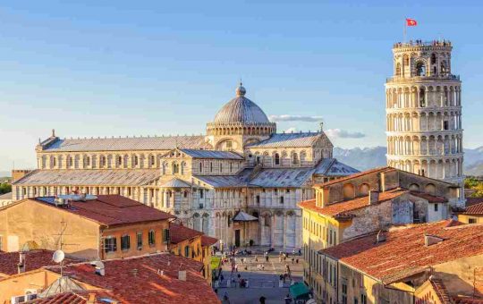 Pisa piazza dei miracoli