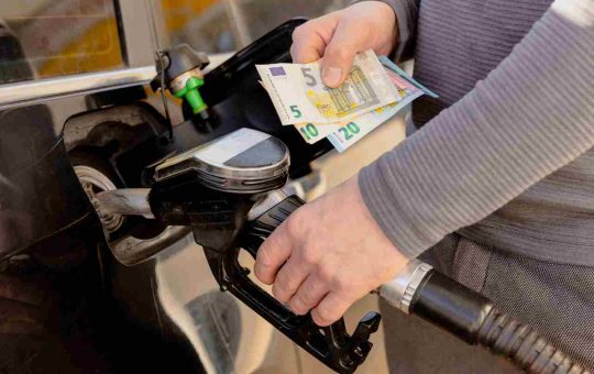 Benziana e disel: carburante in aumento. Come risparmiare