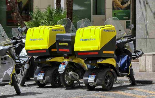 Poste italiane cerca dipendenti porta lettere in tutta italia